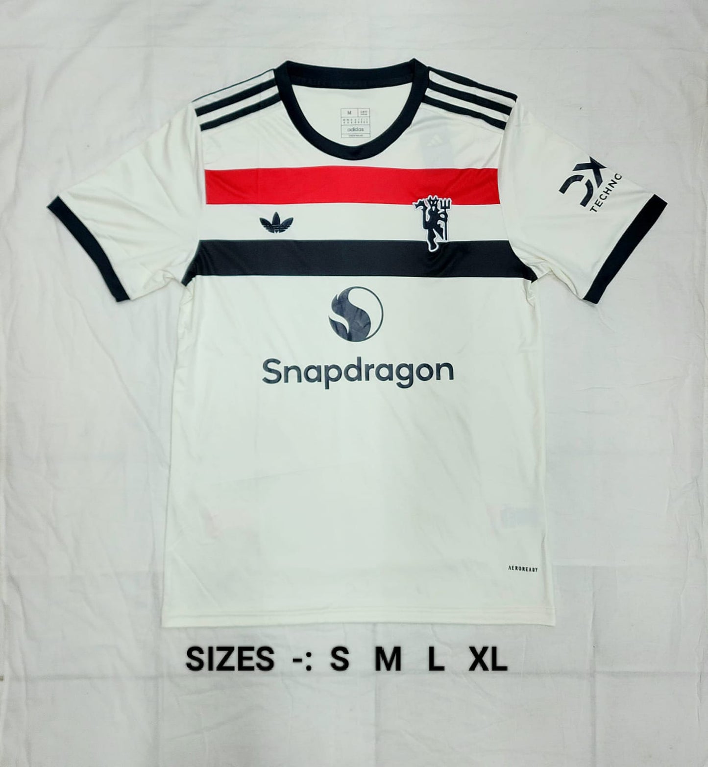 MAN UNITED THIRD KIT PLAYER